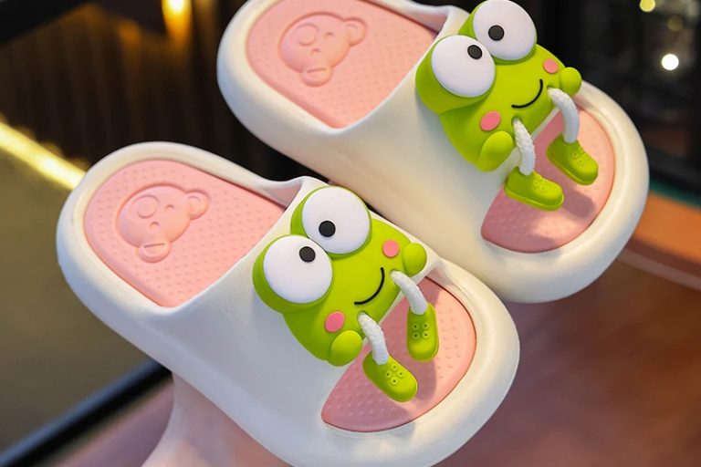 Cartoon frog children slippers seabeach kids flip flops (4) Cartoon frog children slippers seabeach kids flip flops (4)