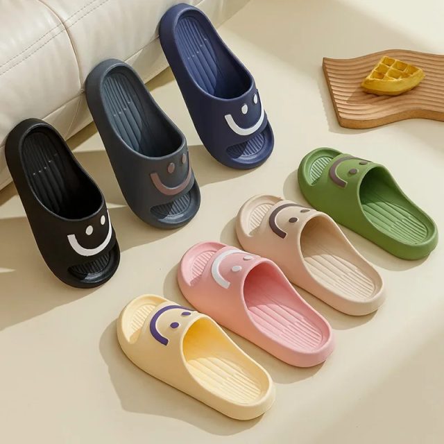 Casual slippers smiling face design cozy sandals (2) Casual slippers smiling face design cozy sandals (2)