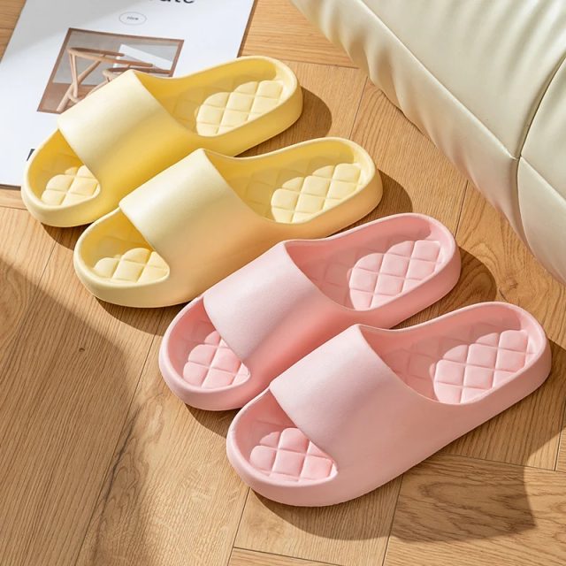Casual slippers summer couple non slip soft sandals (1) Casual slippers summer couple non slip soft sandals (1)