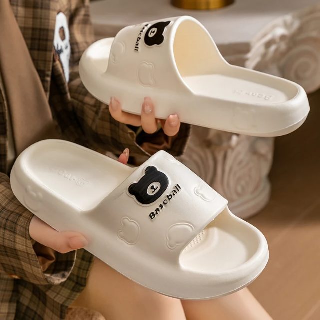 Fashion summer cartoon bear soft sandals home slippers (4)