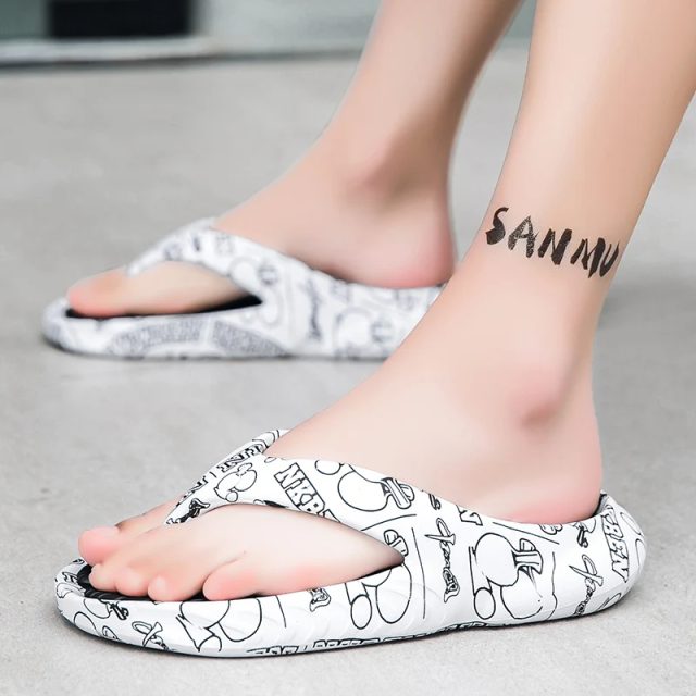 Lightweight men soft rubber flip flops beach shoes (1) Lightweight men soft rubber flip flops beach shoes (1)