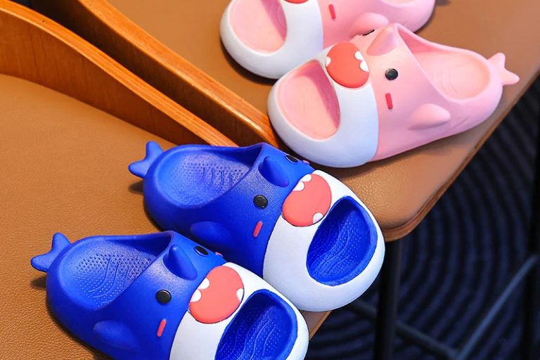 New summer cute cartoon shark pattern kids flip flops (1) New summer cute cartoon shark pattern kids flip flops (1)