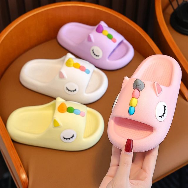 New summer pretty cute cartoon foal kids flip flops (3) New summer pretty cute cartoon foal kids flip flops (3)