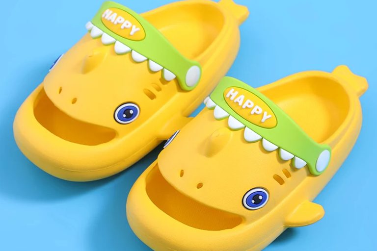 Shark design slipper new summer cartoon kids flip flops (6) Shark design slipper new summer cartoon kids flip flops (6)