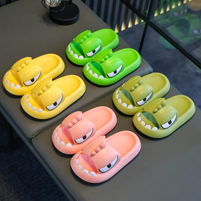 Summer cartoon dinosaur slippers for kids flip flops (5) Summer cartoon dinosaur slippers for kids flip flops (5)