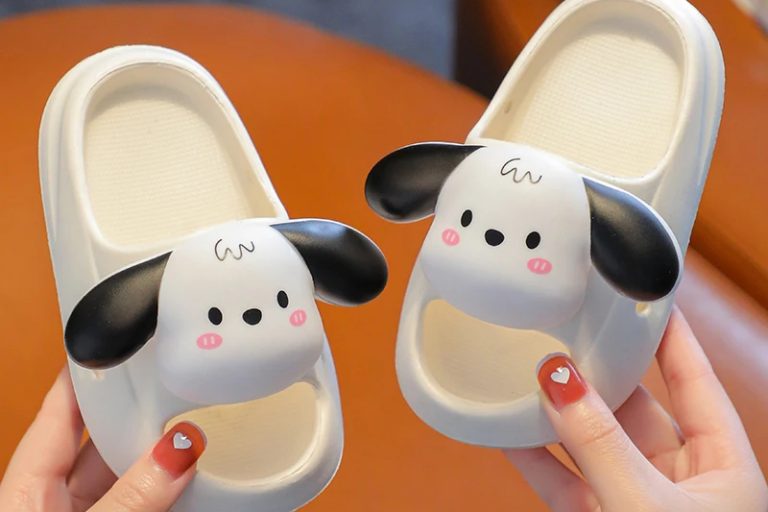 Summer cute dog cartoon kids flip flops for boys girls (6) Summer cute dog cartoon kids flip flops for boys girls (6)