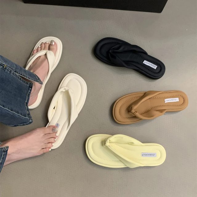 Women flip flops (1) Women flip flops (1)