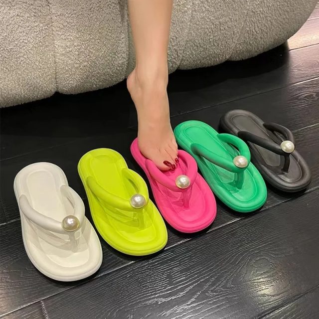 Women flip flops (1) Women flip flops (1)