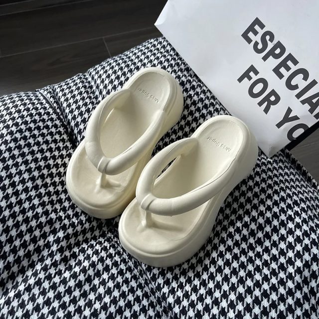 Women flip flops (3) Women flip flops (3)