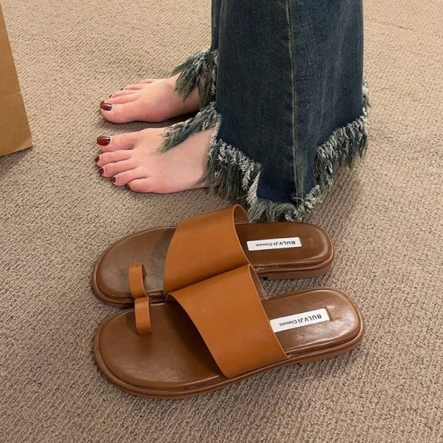 women flip flops (3) women flip flops (3)