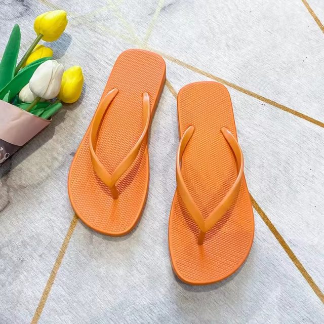 Women’s PE EVA beach flip flops with printed design (3) Printed EVA flip flops for women with rubber outsole