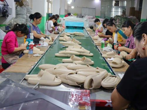 flip-flop-upper-and-sole-assembly-line